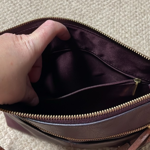 Fossil maroon color Fiona shoulder bag with multiple pockets - Picture 7 of 12